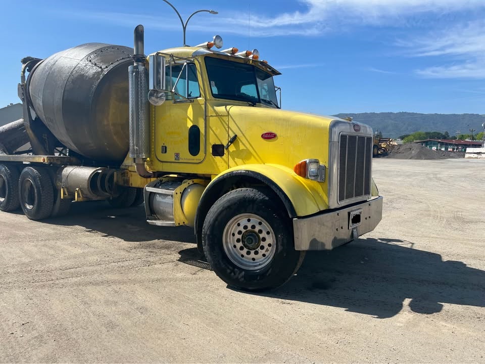 2004 PETERBILT 357